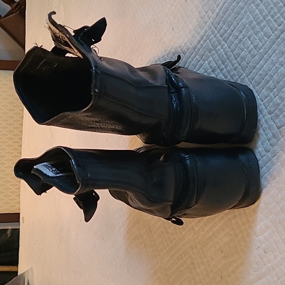 Frye Veronica Short Boots, Black, Women's Size 9 - Picture 4 of 8